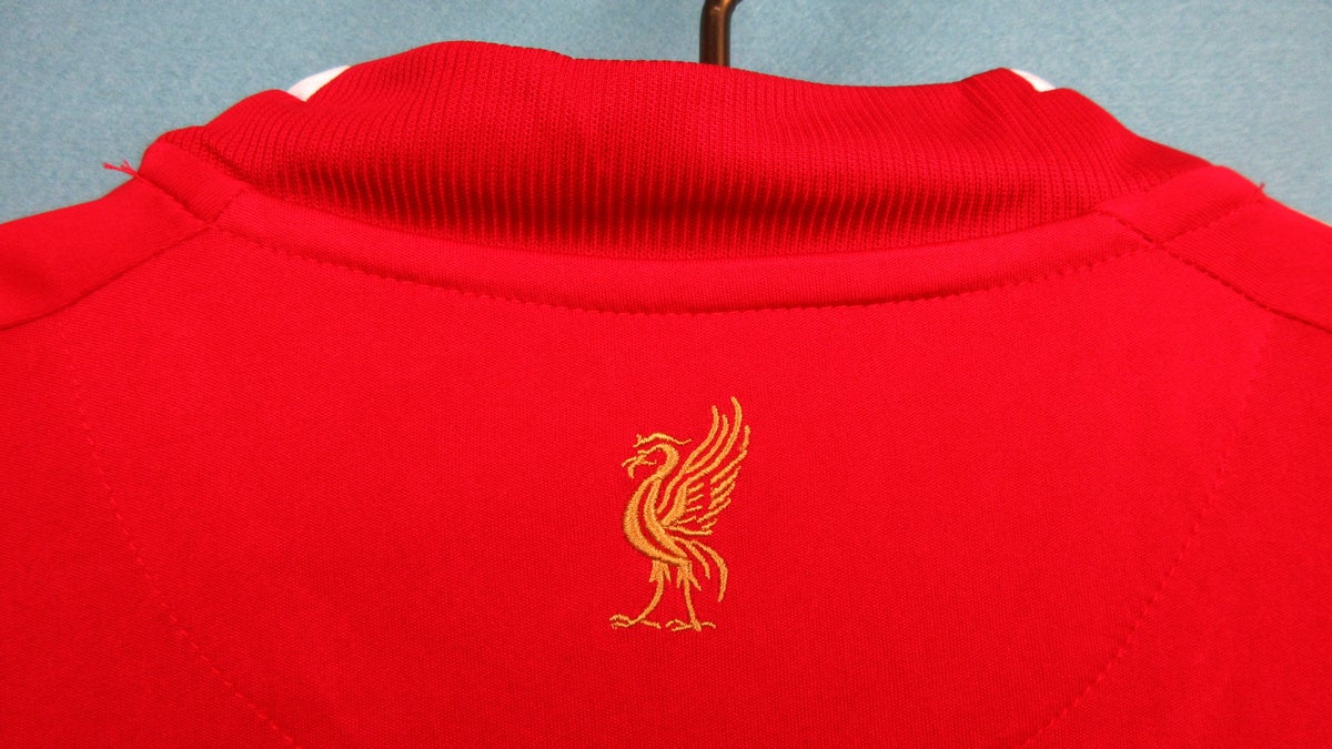 Liverpool 2008-2010 Retro Jersey - Image 4